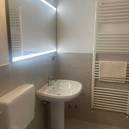 Greta's A 2 Minuti Dal Lago Apartmán *
